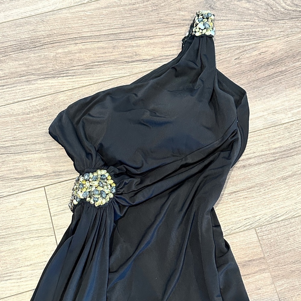 EUC La Femme Black One Shoulder Gown with Rhinestones at Shoulder and Side SZ 8 - Picture 4 of 9